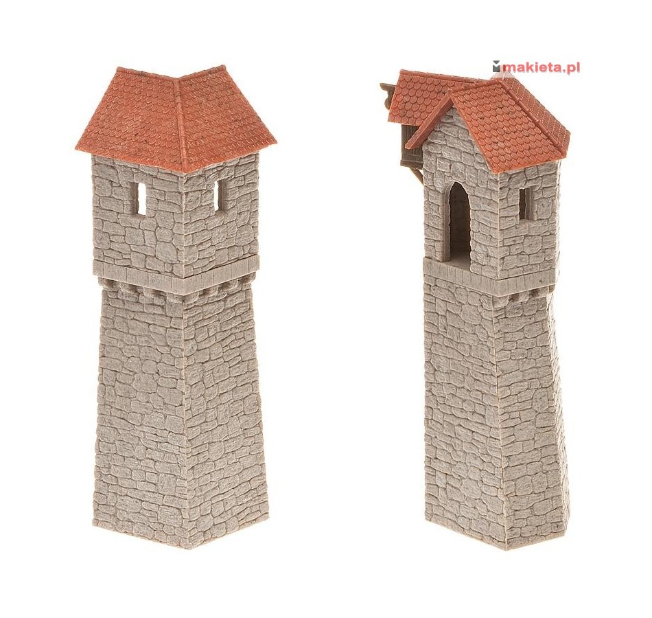 130403  Fragmenty murów starego miasta: dwie wieże strażnicze