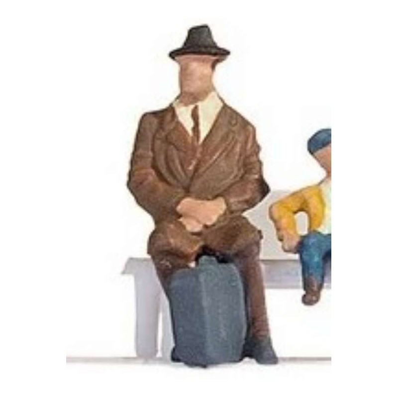 NOCH 116-025. Osoba siedząca, "Na peronie", figurka, skala H0 1:87